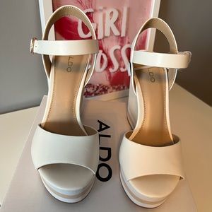❌SOLD❌NEW ALDO WEDGES🤍